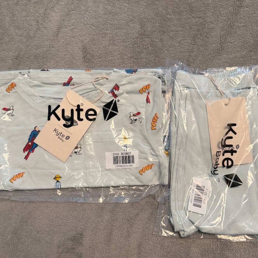 NEW w/ Tags- Kyte Baby set- Superman Shirt and Dew Pants - 3T